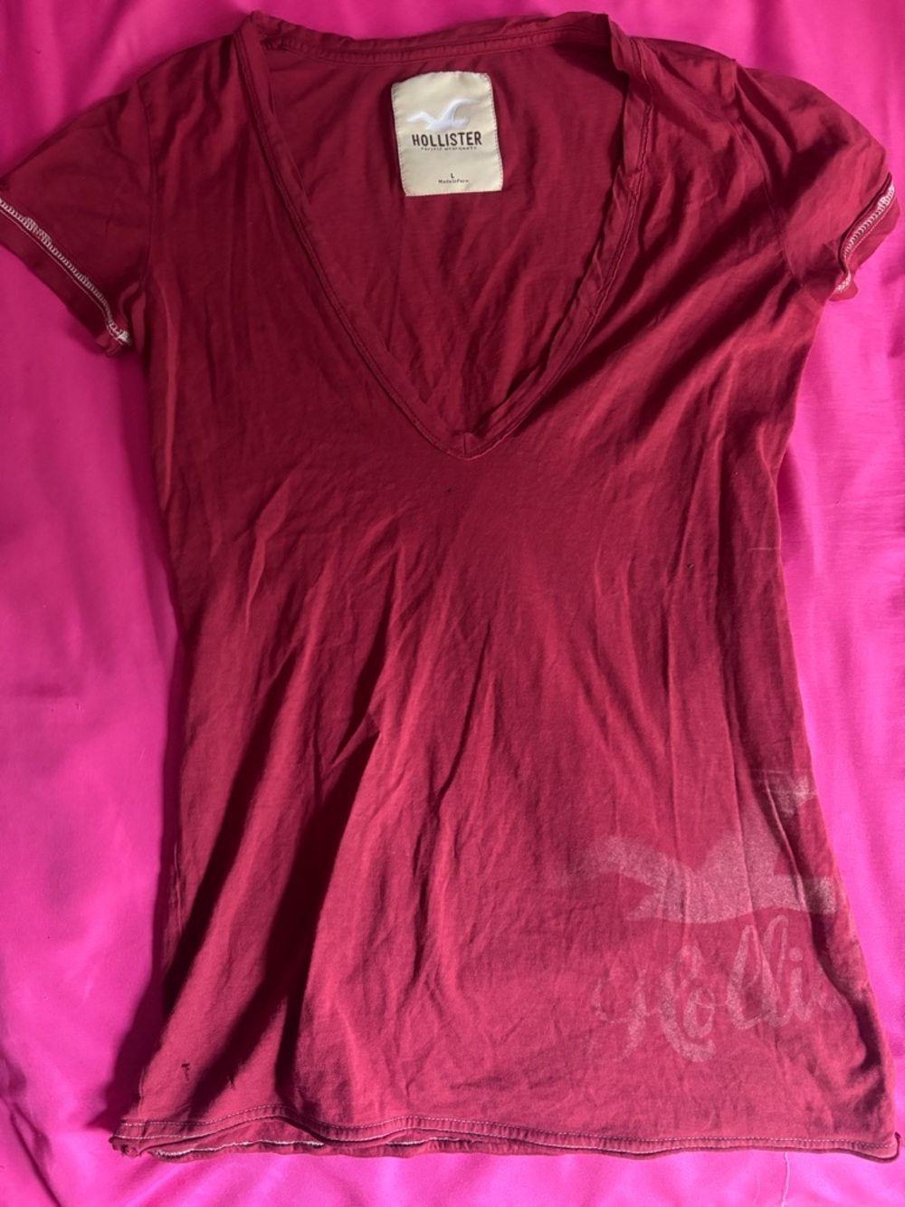 Hollister Women's Deep V-Neck Short Sleeve Tee in Burgundy
